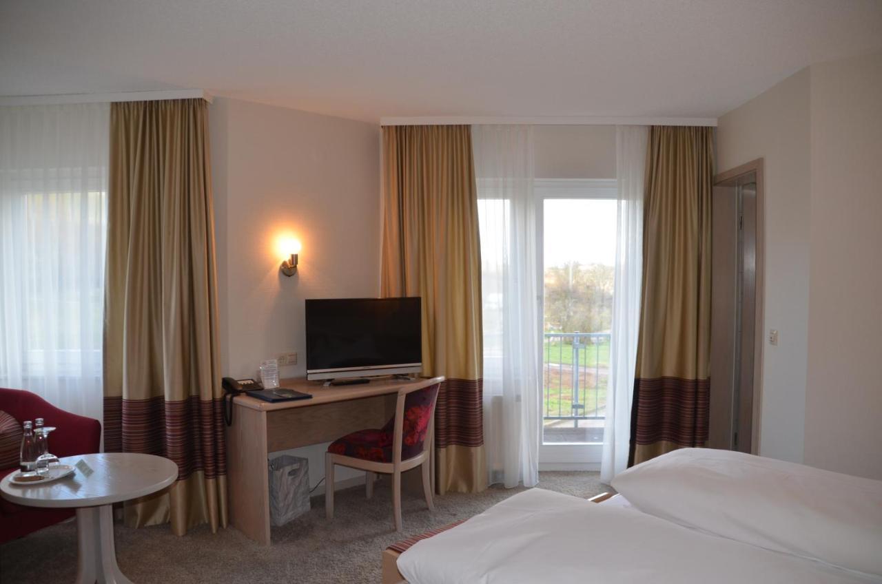 Castell Hotel & Restaurant Leinsweiler Extérieur photo
