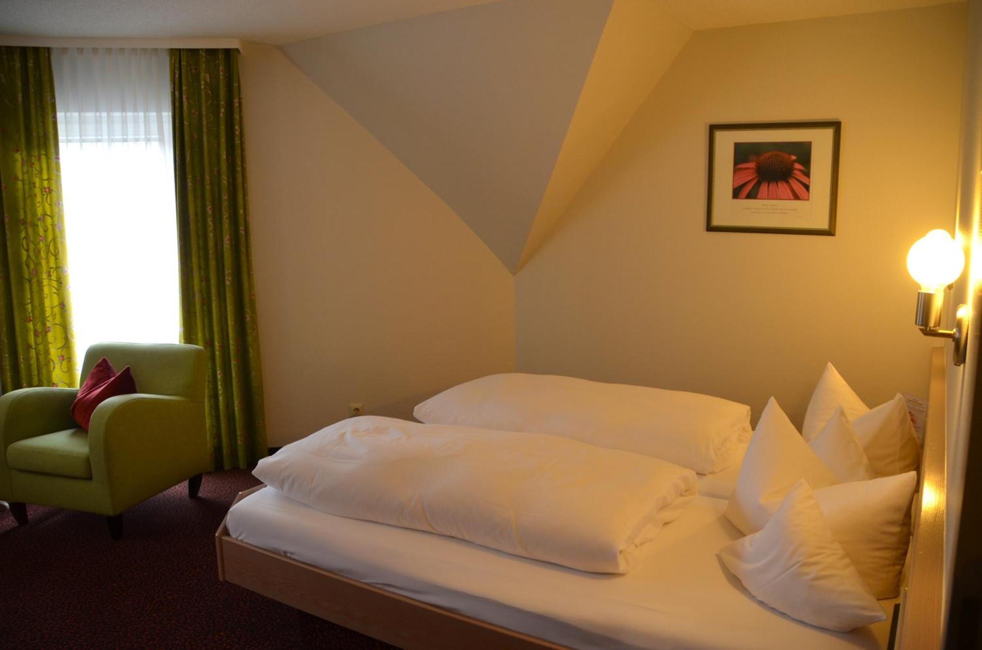 Castell Hotel & Restaurant Leinsweiler Extérieur photo