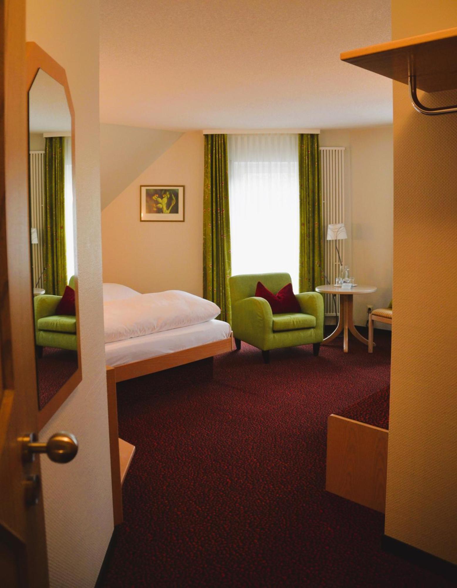 Castell Hotel & Restaurant Leinsweiler Extérieur photo